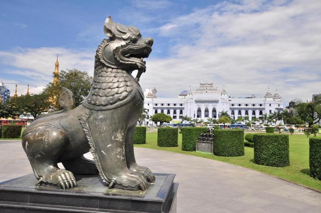 Sanctuary Hotel Yangon Luaran gambar